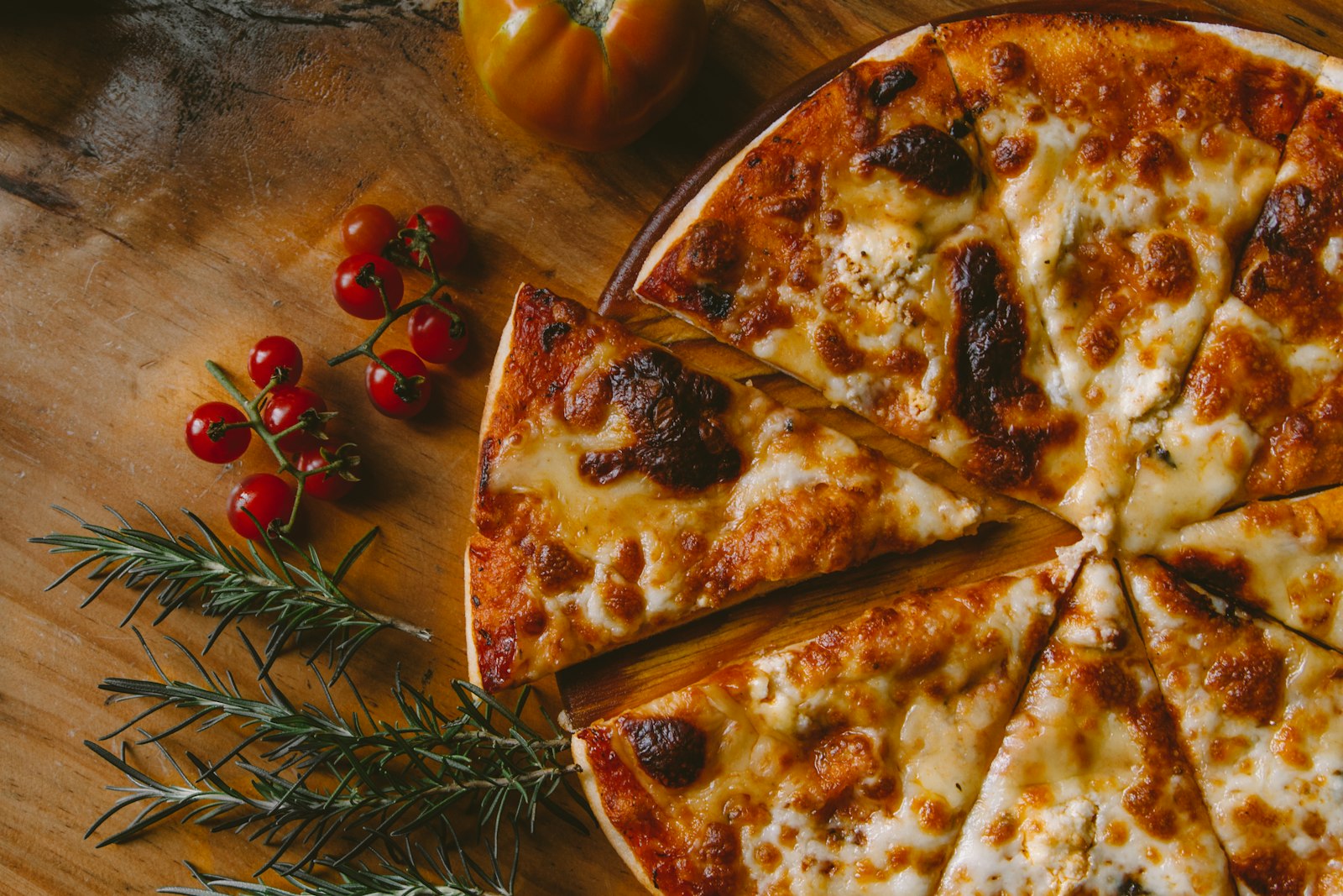 Pizza de forno a lenha na Pizzaria D.Gusta